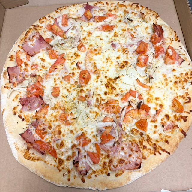 Fresh Tomato & Ham Pizza.