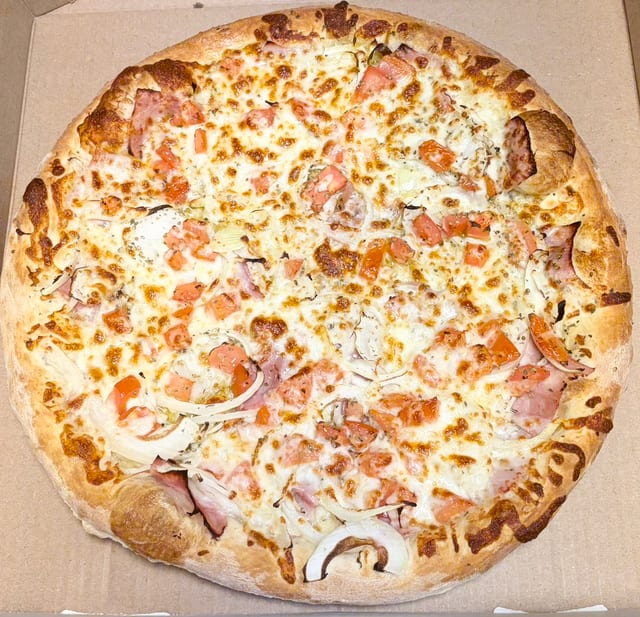 Fresh Tomato & Ham Pizza.